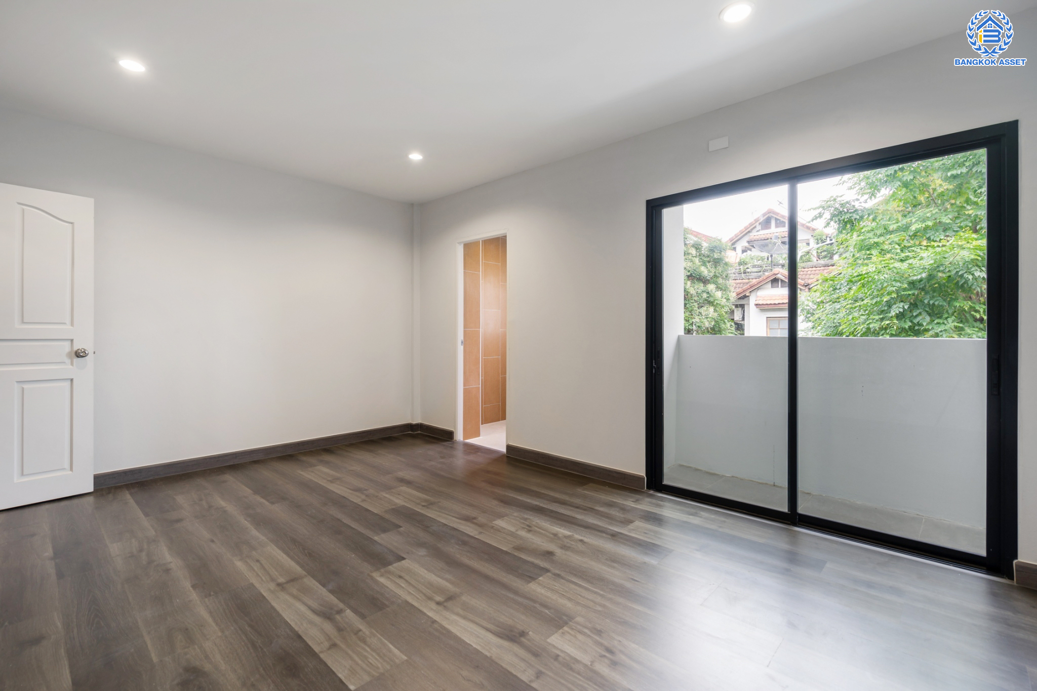 บ้านมือสองตกแต่งใหม่ ม.เน็พปาร์ควิลล่า เกษตร-นวมินทร์ ทาวน์โฮม 3 ชั้นหลังใหญ่ เนื้อที่ 30 ตร.ว. ฟังก์ชัน 3 ห้องนอน 4 ห้องน้ำ (ห้องนอนทุกห้องมีห้องน้ำในตัว) 1 ที่จอดรถ Living Roomก กว้างขวาง บนทำเลใจกลางเมือง! เชื่อมต่อทั้ง ถ.ประเสริฐมนูญกิจ, ถ.ลาดพร้าว, ถ.รามอินทรา ใกล้ The Walk เกษตรนวมินทร์, ทางด่วนรามอินทรา และรถไฟฟ้าสายสีน้ำตาล "สถานีโรงเรียนสตรีวิทยา2"...